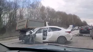 На трассе Тула — Новомосковск столкнулись две легковушки