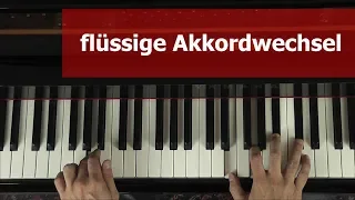 Klavier spielen – So lernst du flüssige Akkordwechsel mit der Vorausdenk-Übung