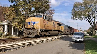 Train Roars Down Crowded City Street With DPUs, Boxcars & Union Pacific Locomotives! Big CSX Trestle