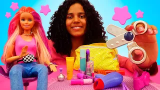 Transformação de Cores: A Boneca Barbie no Salão de Beleza da Lucy! Vídeo Infantil.