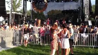 Feist - My Moon My Man (Bonnaroo 2012)