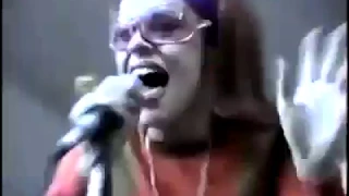 Deee-lite - 'Groove Is In the Heart' and 'What Is Love?' live