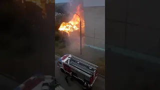 Во Владимире от пожара в частном доме загорелись балконы пятиэтажки