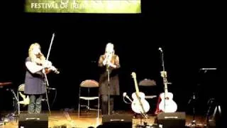 Jeana Leslie & Siobhan Miller - Who will sing me Lullabies / Sleepy Laddie (with Lyrics)