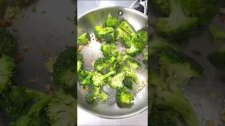 Broccoli 🥦 How to cook?! 🥘 브로콜리 #shorts #broccoli