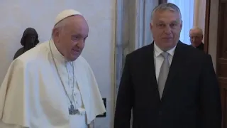 Il Papa riceve Orban per la prima volta, sullo sfondo la guerra