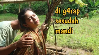 Ketika tetangga ngajak mandi bareng