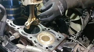 Piston insertion Toyota 7a-fe engine