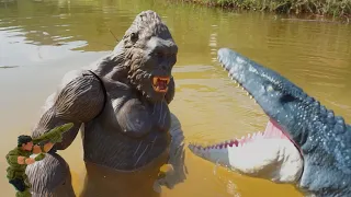 KONG UNDER THE WATER Vs. MOSASAURUS |  BOBOTV