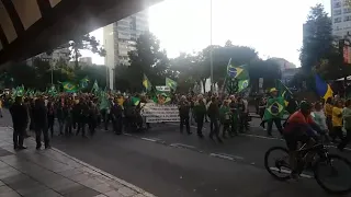 Manifestantes fazem ato pró-Bolsonaro em Caxias do Sul