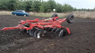 Підготовка землі під посів соняшника.