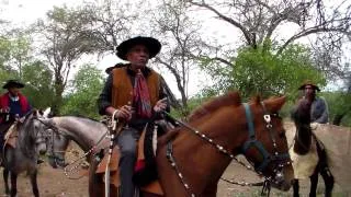 LUCIO CANTA COPLAS A CABALLO