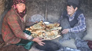 Young Mother Living in a Cave in Winter | Cooking Bolani Tanoori in Traditional Style | Village Life