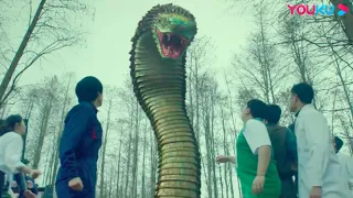 A giant snake came out of its hole and chased the crowd! | Metamorphosis | YOUKU MONSTER MOVIE