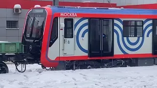 Новый электропоезд "Москва-2024" на станции Солнечная