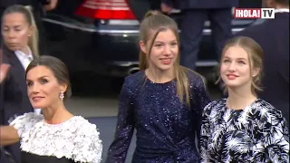 Las veces que la reina Letizia ha intercambiado prendas de vestuario con sus hijas | ¡HOLA! TV