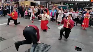Танец Калинка в центре Нью Йорка