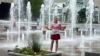 Kids in fountain at Crown Center