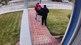 📦🚨 Theft Caught on Camera Two Men Steal Amazon Packages! 🚔📹