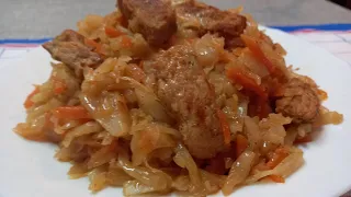 Тушкована капуста з мясом. Попробуйте так приготувати , це дуже смачно.