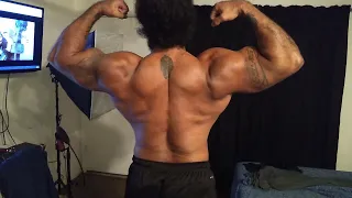 Top 0.01% OnlyFans Bodybuilder Samson Biggz Bicep Flexing + Muscle Growth Vlog