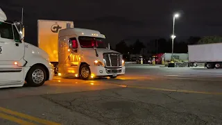 Slammed Freightliner Cascadia from CRST..!