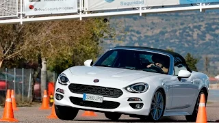 Fiat 124 Spider 2016 - Maniobra de esquiva (moose test) y eslalon | km77.com