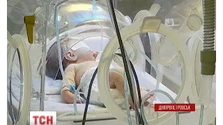 У Дніпропетровську жінка викинула дитину у вікно