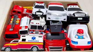 A mini ambulance car runs down a slope with a siren sounding! Mini car anime! Emergency vehicle!