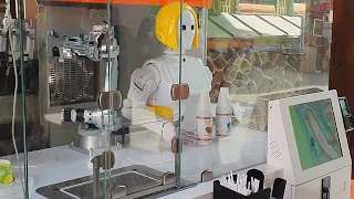 Robot Makes Ice Cream in Moscow Old Kremlin / Izmailovo Kremlin Tour with Different Russia