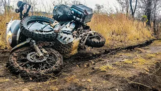 PELEA EN EL BARRO | África #95 |  Vuelta al Mundo en Moto