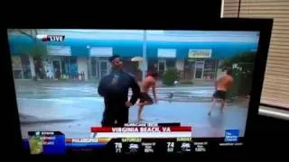 Naked Guy makes Hurricane Reporter Depressed!