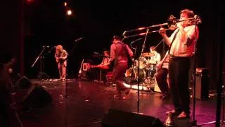 Louis Barabbas and The Bedlam Six - Hold on to Me (live)