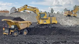 Coal Getting Excavator PC2000 Loading Trucks