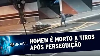 Homem é morto a tiros por PM após perseguição policial em São Paulo | SBT Brasil (25/07/20)