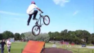 NS Suburban Dirt Jumping Freestyle