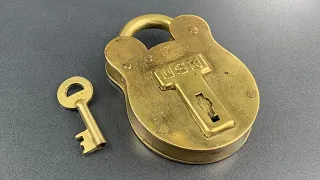 [834] Fantasy Lock: US Navy Brass Lever Padlock Picked