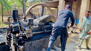 Desi Old Black Engine Starting With Amazing Old Technology || Desi Atta Chacki starting with engine