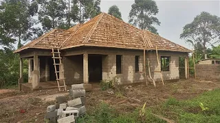 Tuzimbe: Roofing the house using Mwamba style in uganda