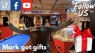 Mark collects gifts from the FAMOUS £1 burger bar in Blackpool