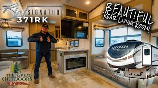 BEAUTIFUL Rear Kitchen Luxury Fifth Wheel! - 2024 Rockwood Signature 371RK