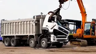 Extremely Biggest Truck & Lorry Crushing & Scrapping Process By Dangerous Strongest Excavators