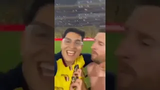 Messi Foto Bareng sama Fan yang dikira Mirip Jerome Polin