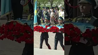 Церемония возложения венка к монументу Родина-мать. Президент Токаев. Новости. Казахстан сегодня