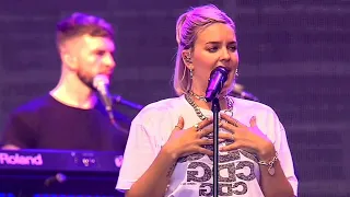 Anne-Marie | FRIENDS (Live Performance) Lollapalooza