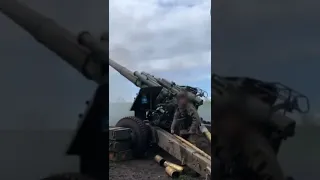 #Nuclear capable MSTA-Bviet towed 152.4 mm howitzer aka 2A65 howitzer firing on #Ukrainian position.