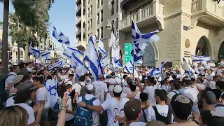 Jerusalem Day - Religious youth sing the most famous song about Jerusalem - 'Jerusalem of Gold'