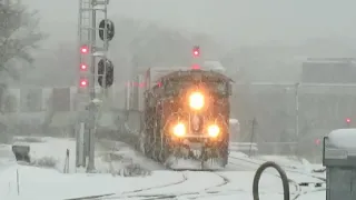 TRAINS IN HEAVY SNOW IN MONTREAL 1 / 17 / 21