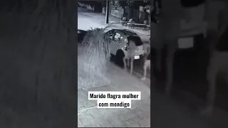 Mendigo com a mulher de personal