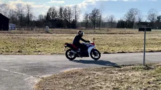 HONDA cbr125R LEO VINCE sound - drive by and cornering!